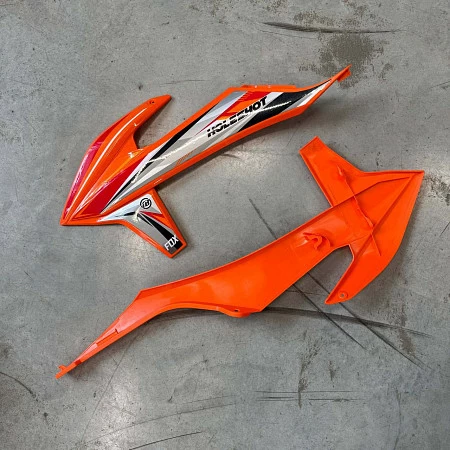 Облицовка бака Regulmoto Crosstrec, Holeshot