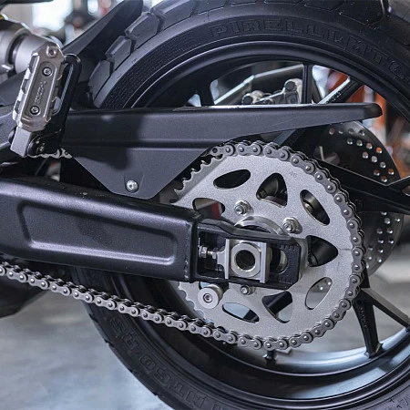 Мотоцикл Benelli Leoncino 800 (зеленый/черный)