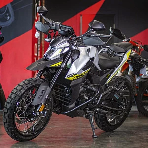 Мотоцикл ZONTES ZT200-U1 (4T ZT163ML EFI) 17/17 ПТС (серебряный/желтый)